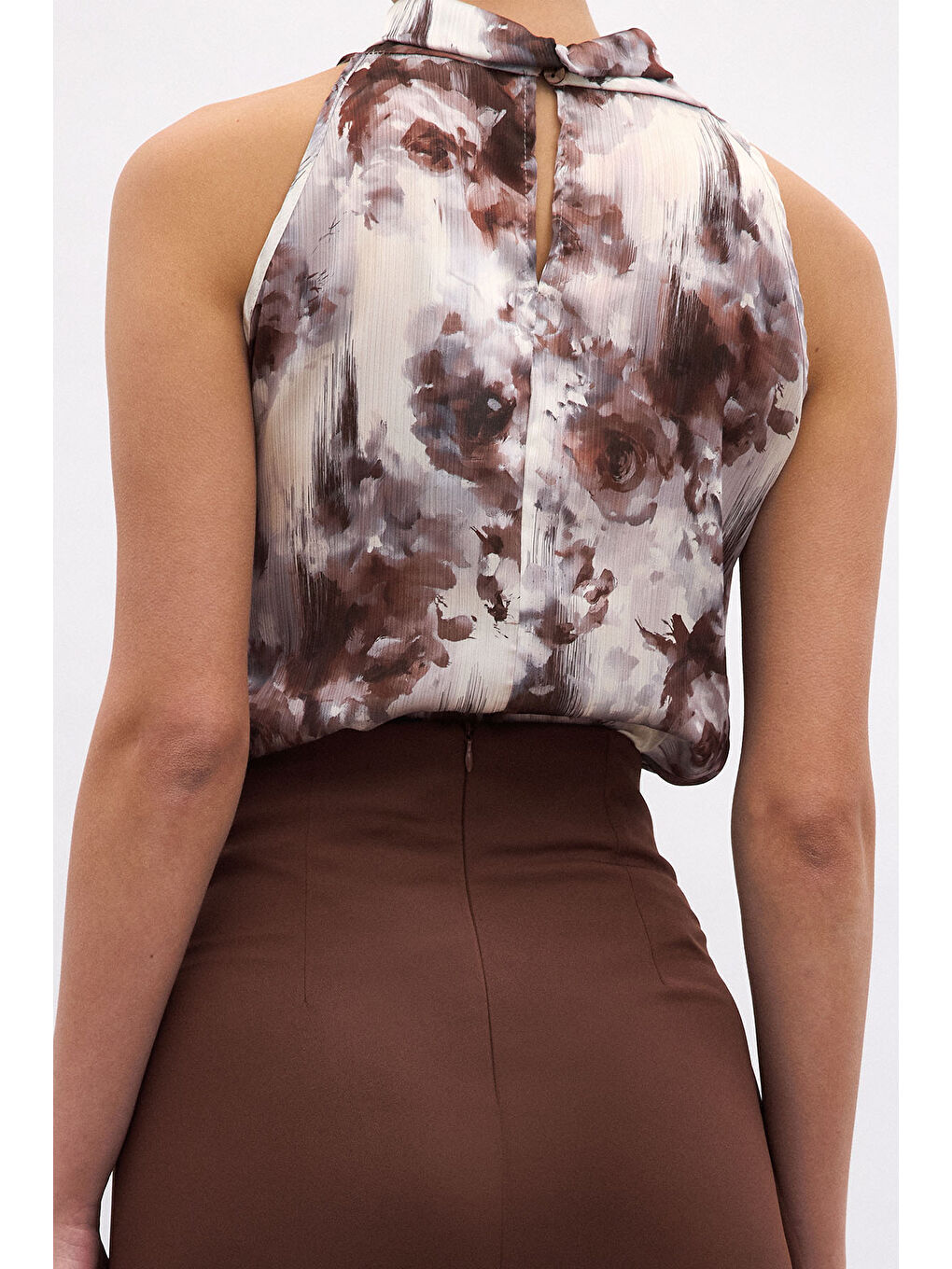 Kahverengi Drapeli Halter Yaka Desenli Bluz - Kahve-6