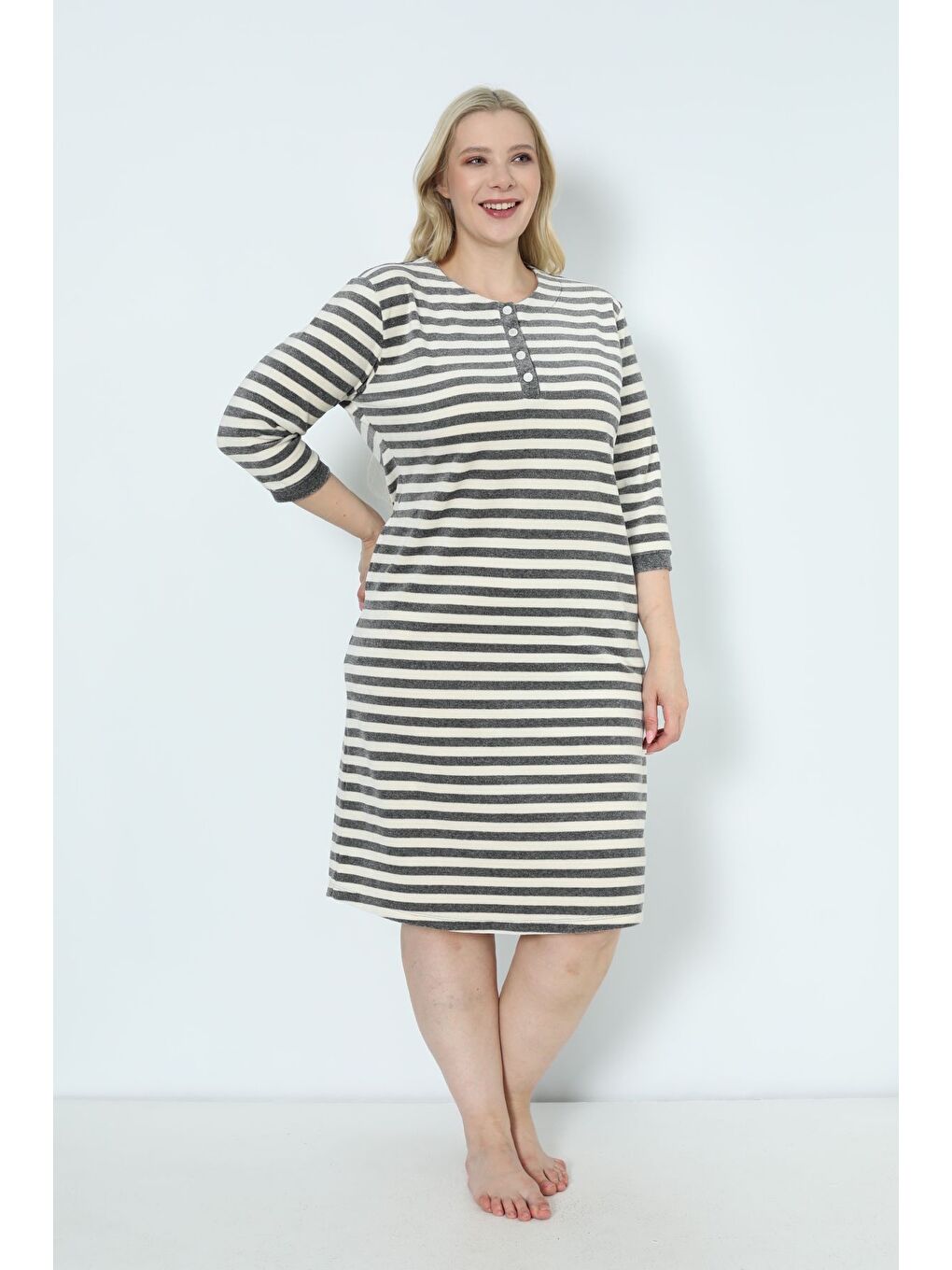 Beyaz Çizgili Düğmeli Cepli Pamuklu Kışlık Büyük Beden Kadife Elbise-1