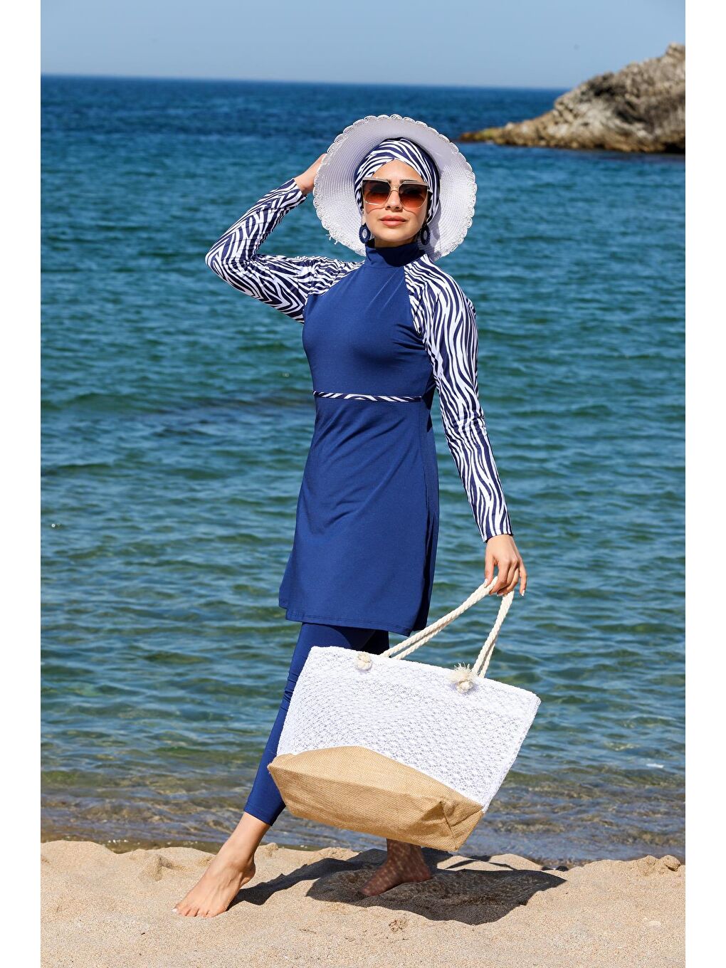 Lacivert Zebra Desenli Taytlı Kapalı Tesettür Mayo 2210