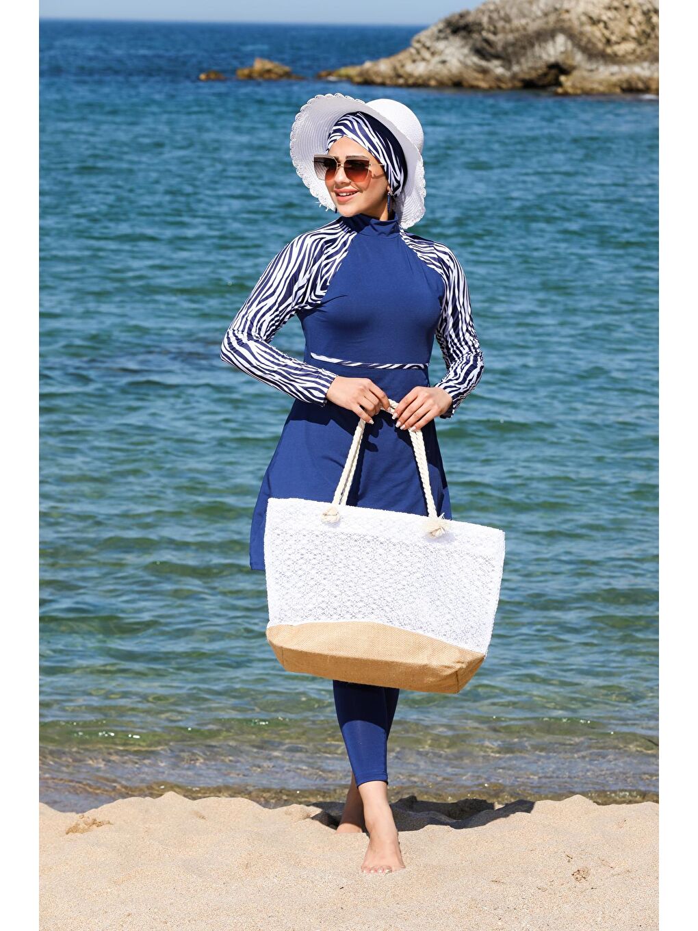 Lacivert Zebra Desenli Taytlı Kapalı Tesettür Mayo 2210-1