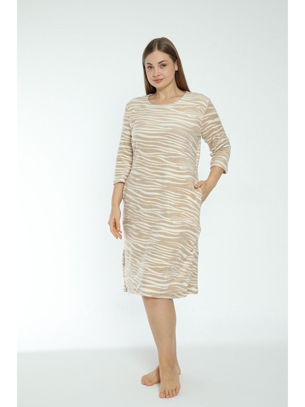 Bej Kadın Cepli Desenli Soft Polar Büyük Beden Elbise-1