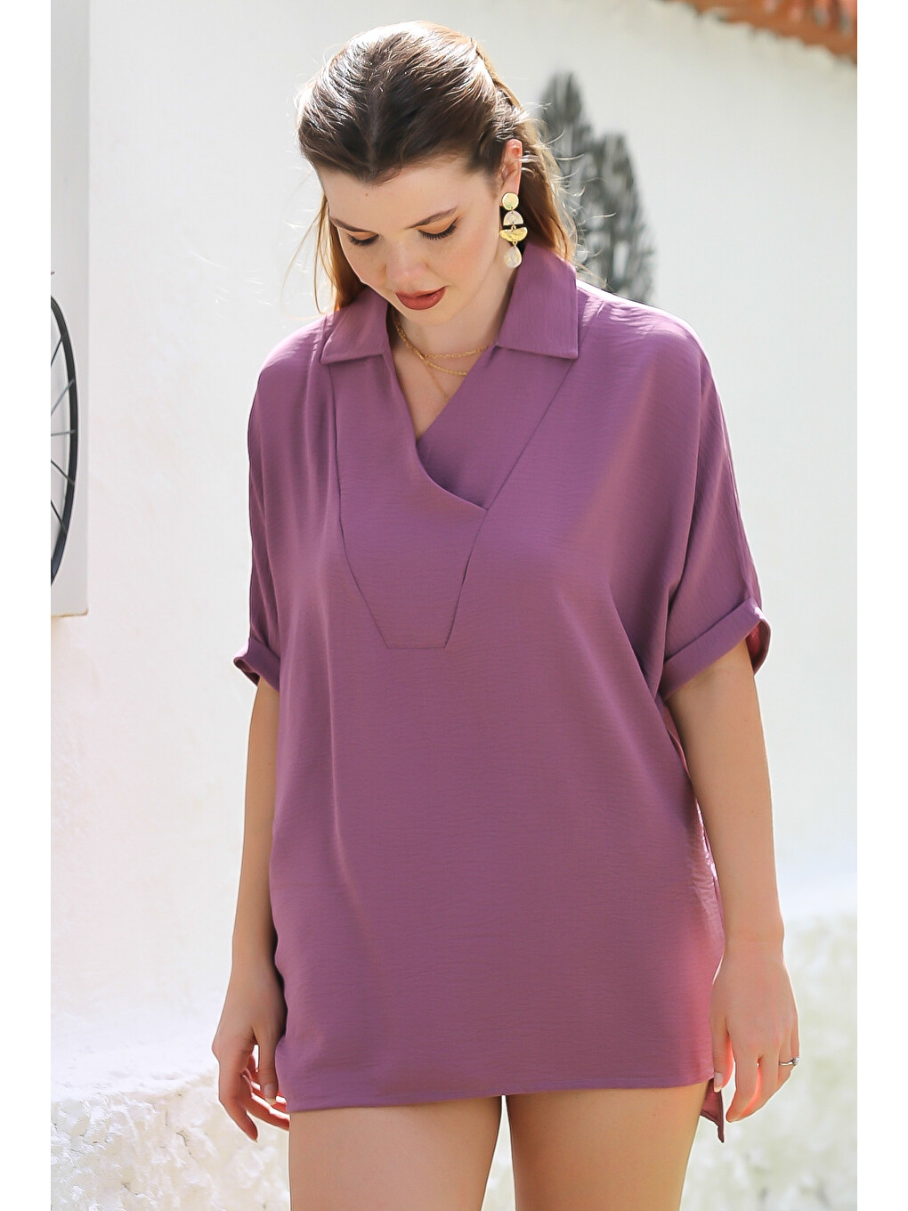 Mürdüm Rengi Gömlek Yaka Kısa Kol Arkası Uzun Dokuma Casual Bluz-2