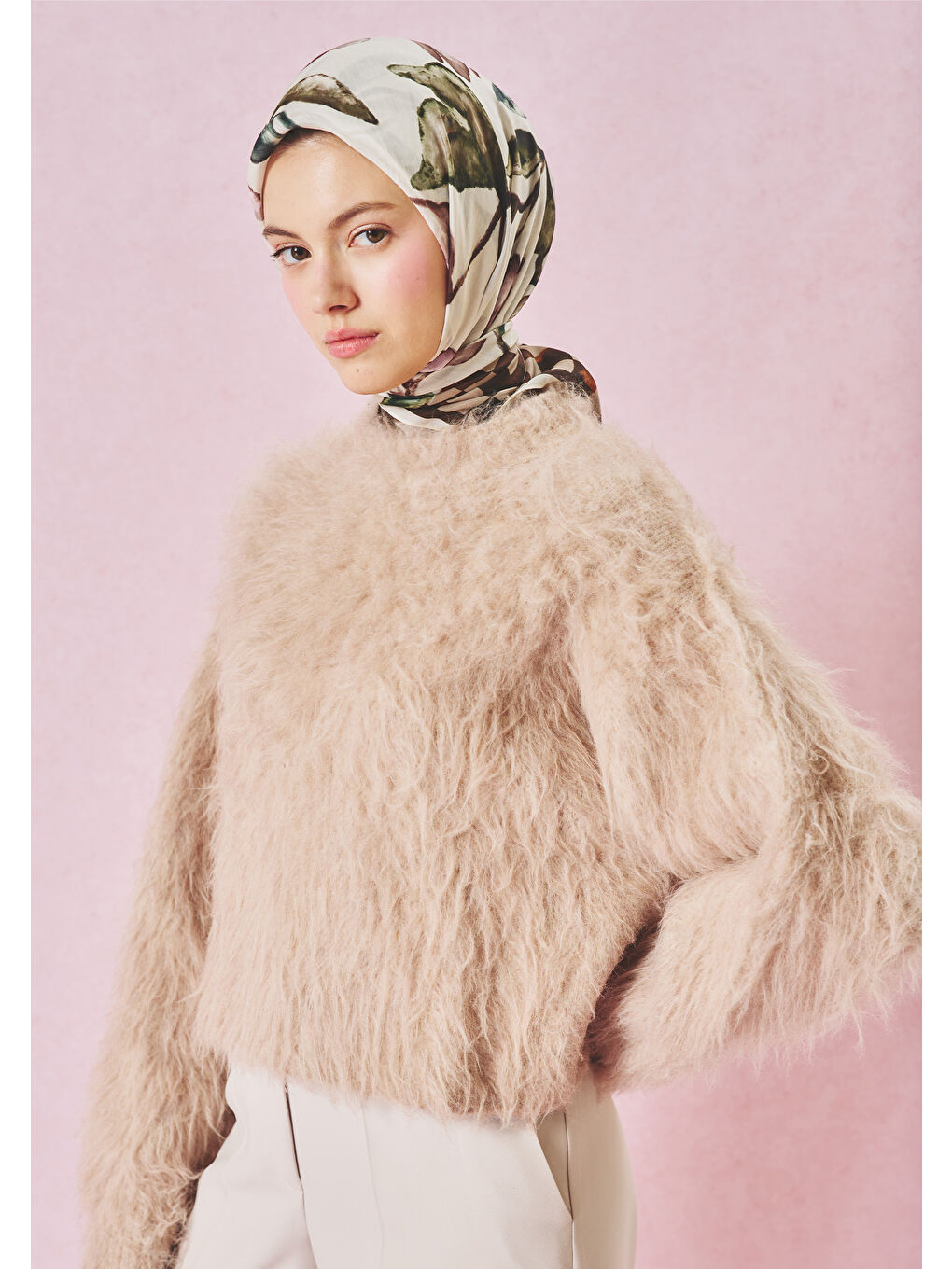 Kahverengi LOVE IN BLOOM DESEN FLOŞ VİSKON EŞARP BROWN