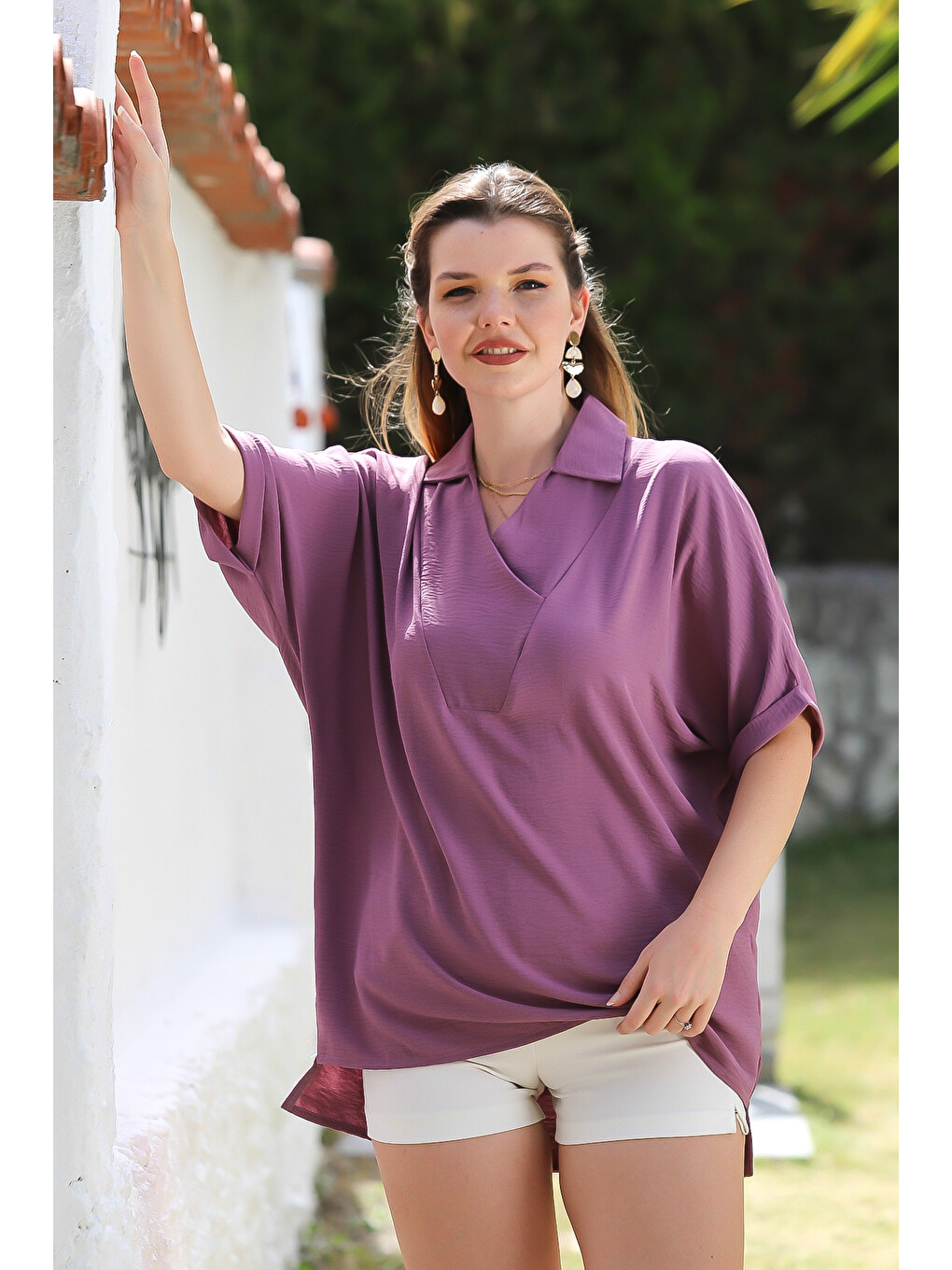 Mürdüm Rengi Gömlek Yaka Kısa Kol Arkası Uzun Dokuma Casual Bluz-4