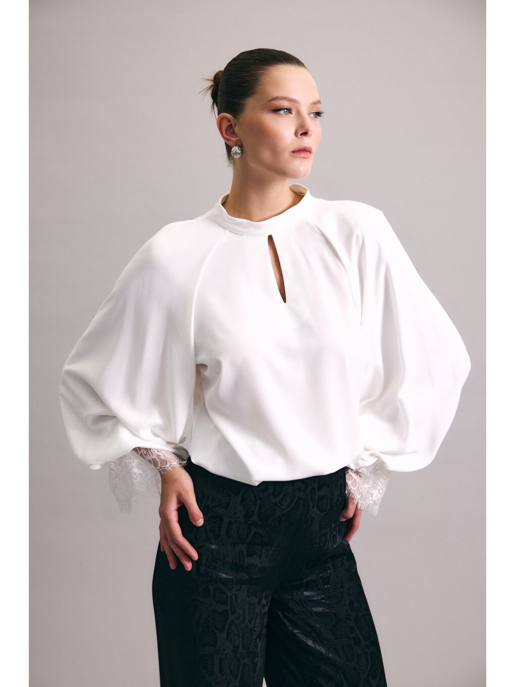 Dantel Detaylı Uzun Kollu Bluz - Ekru-2