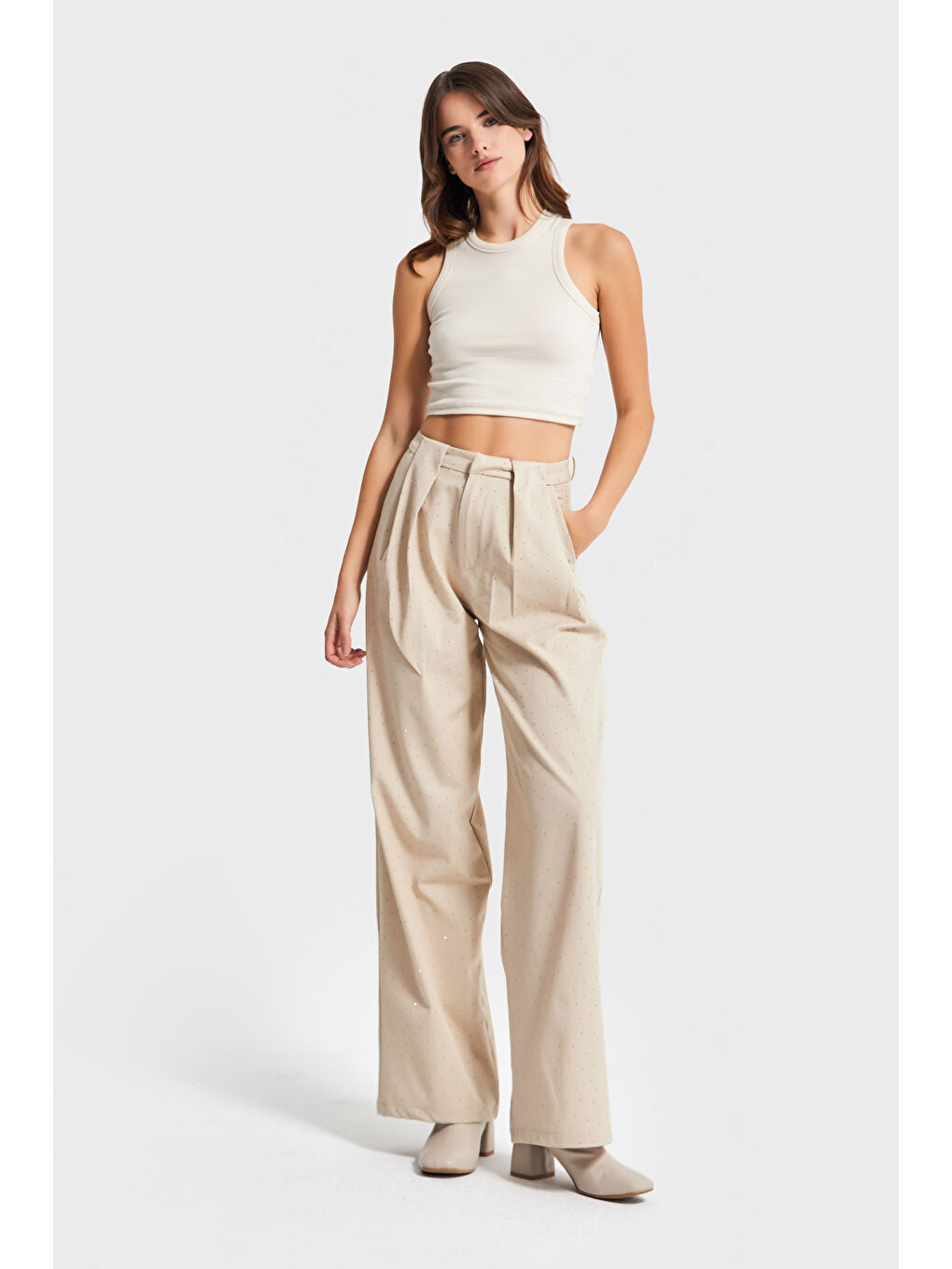 Kadın Bej Renk Bol Kesim Önü Parlak Taşlı Özel Tasarım Pantolon-2