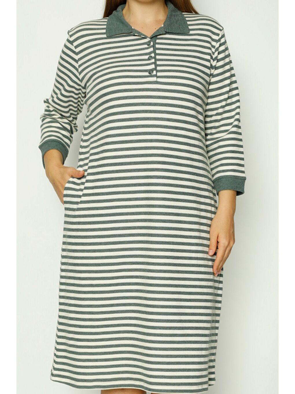 Beyaz Kadın Çizgi Desenli Cepli Truvakar Kollu Düğmeli Büyük Beden Pamuklu Jakar Elbise-1