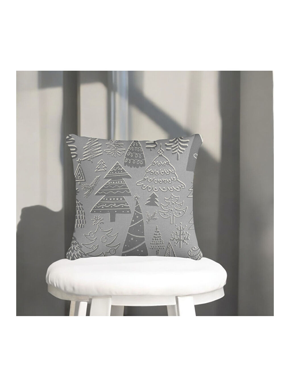 Yılbaşı Temalı Çam Ağacı Çizim Desenli Dekoratif Kırlent Kılıfı - Gri 43x43