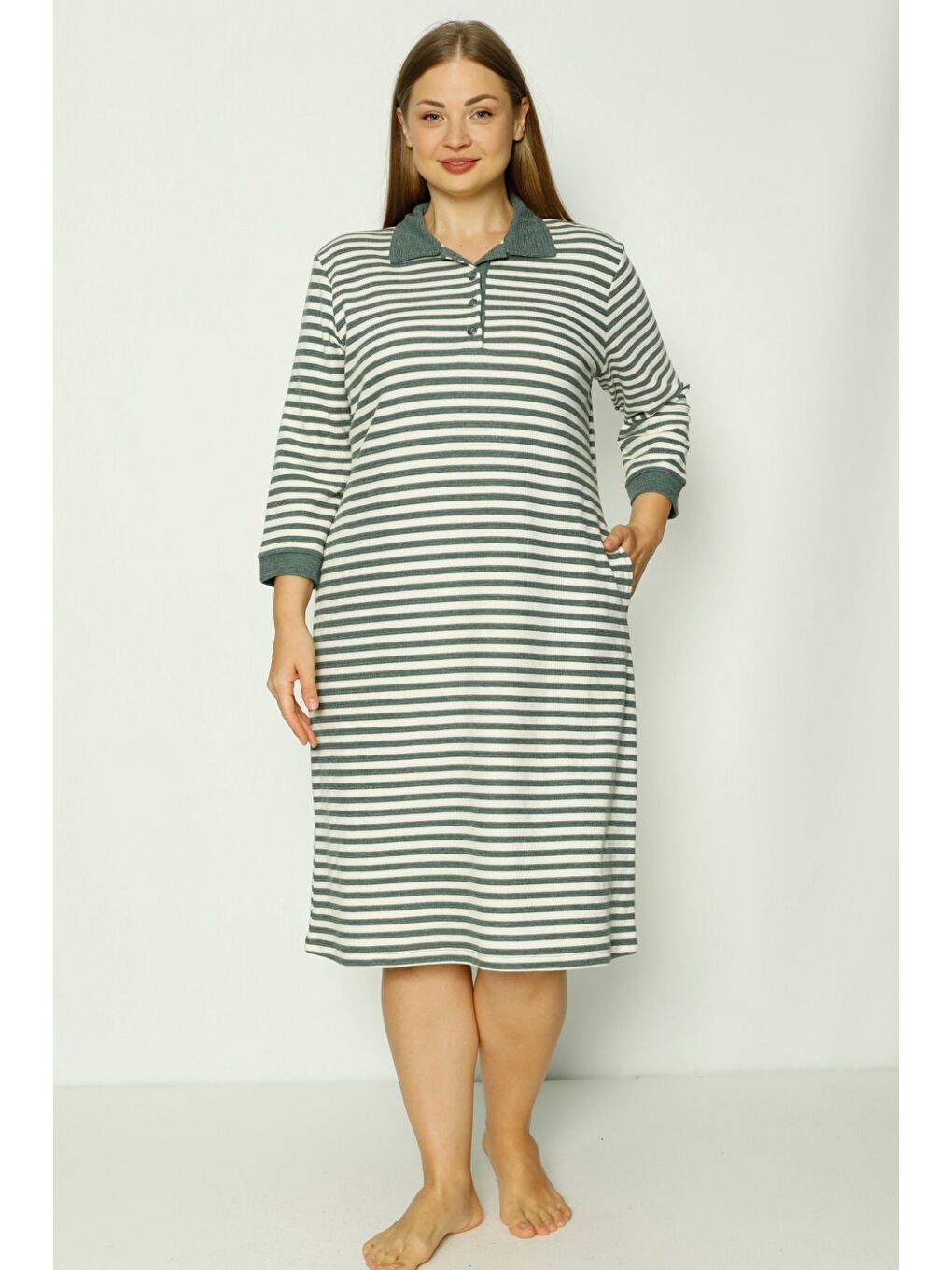 Beyaz Kadın Çizgi Desenli Cepli Truvakar Kollu Düğmeli Büyük Beden Pamuklu Jakar Elbise-2