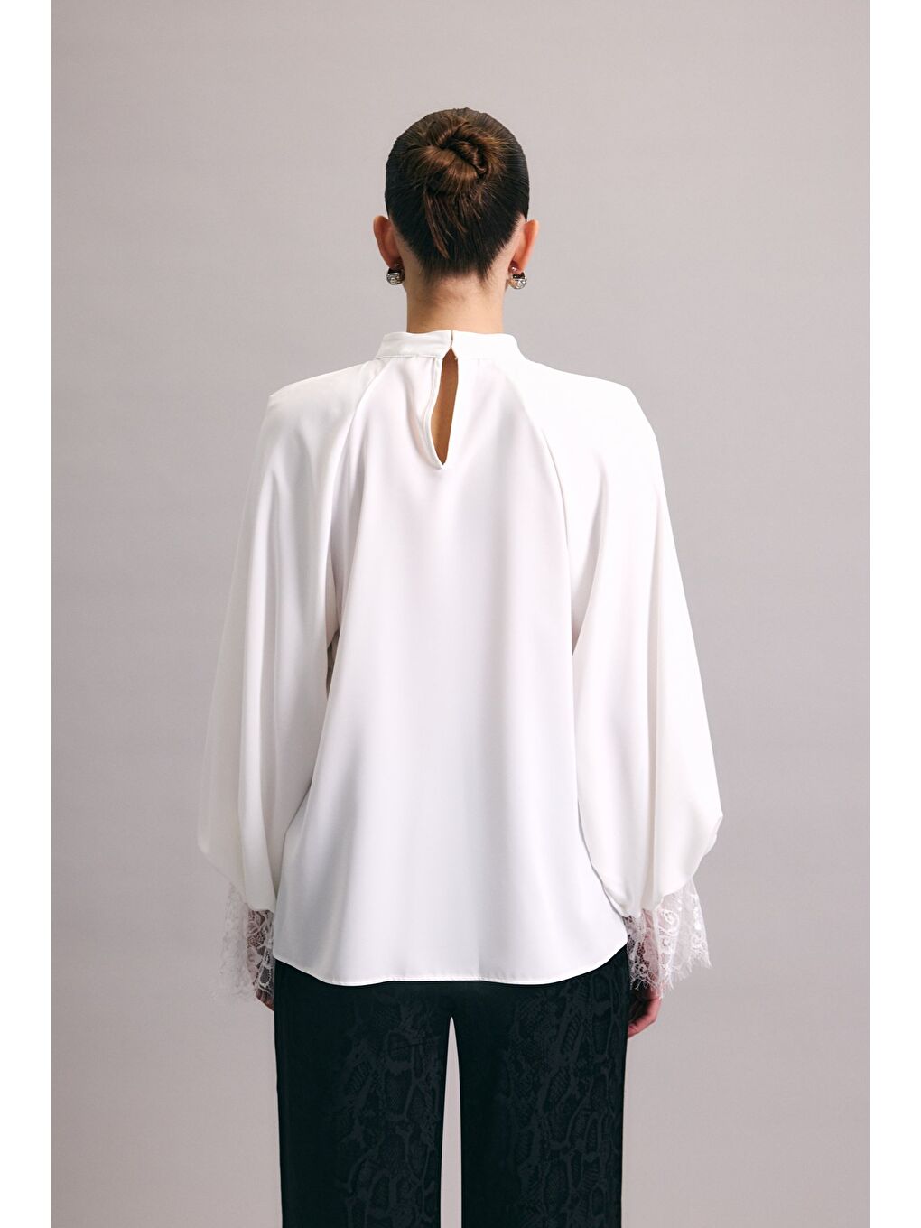 Dantel Detaylı Uzun Kollu Bluz - Ekru-5