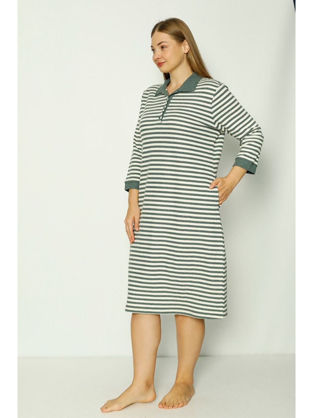 Beyaz Kadın Çizgi Desenli Cepli Truvakar Kollu Düğmeli Büyük Beden Pamuklu Jakar Elbise-3