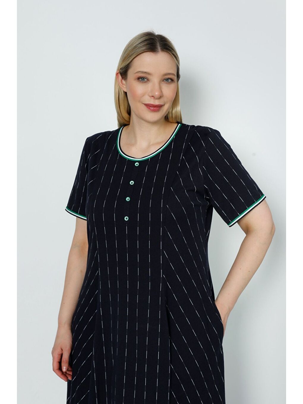 Kadın Lacivert Desenli Düğmeli Cepli Biyeli Büyük Beden Kısa Kollu Pamuklu Elbise-1