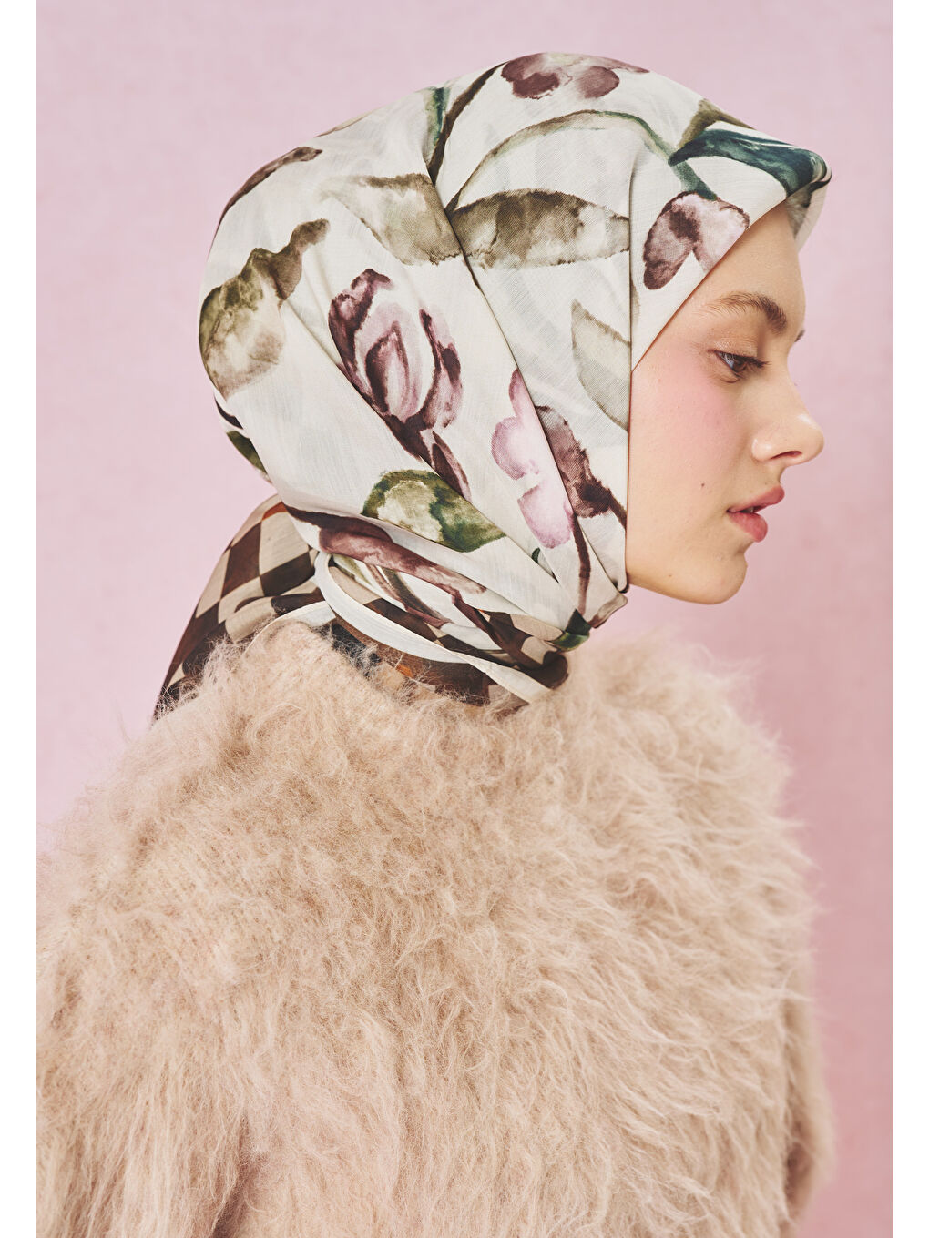 Kahverengi LOVE IN BLOOM DESEN FLOŞ VİSKON EŞARP BROWN-3