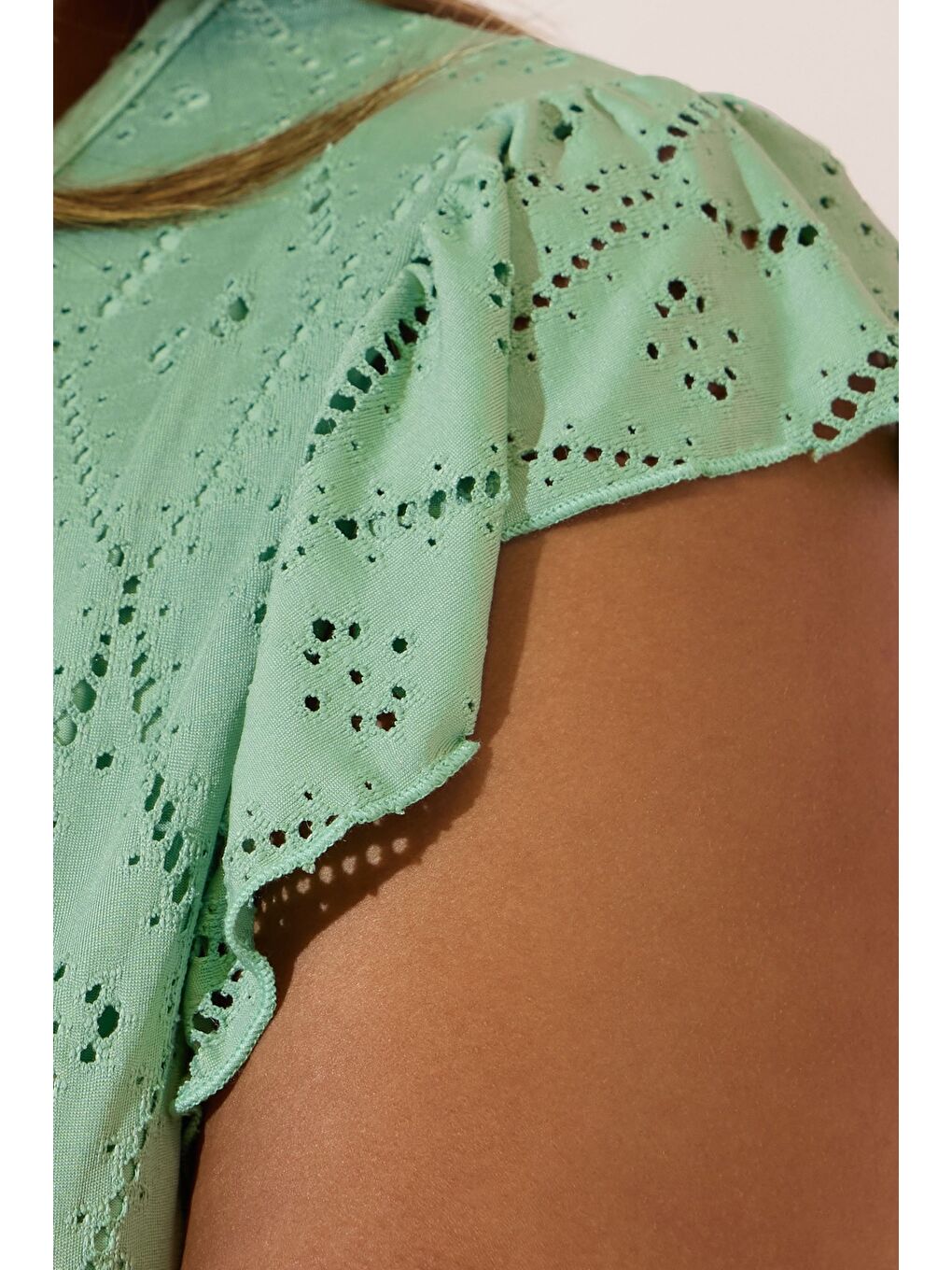 Yeşil Büyük Beden V Yaka Sıfır Kol Dantel Desenli Kolları Fırfırlı Astarlı Elbise 304145-4