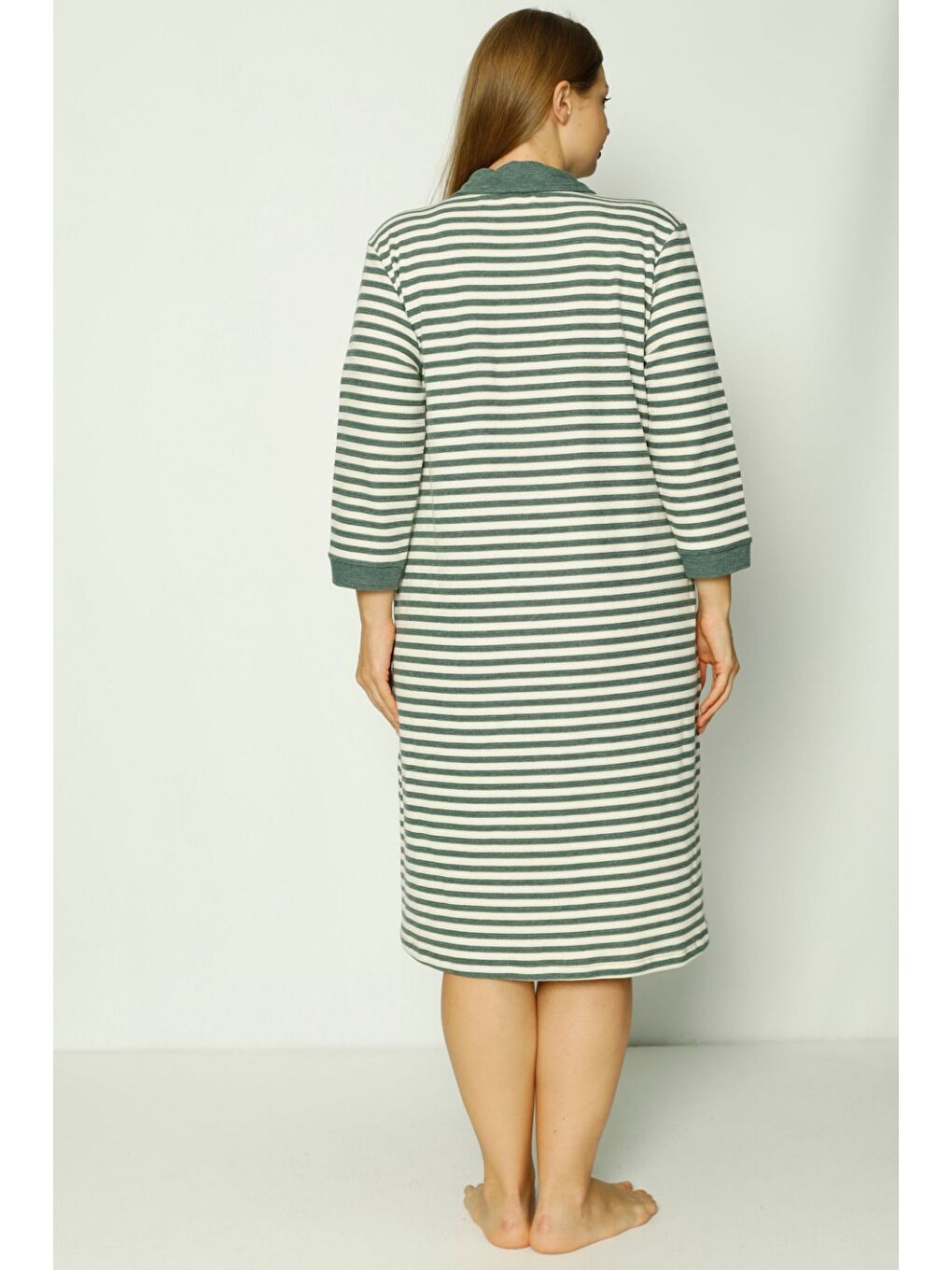 Beyaz Kadın Çizgi Desenli Cepli Truvakar Kollu Düğmeli Büyük Beden Pamuklu Jakar Elbise-4