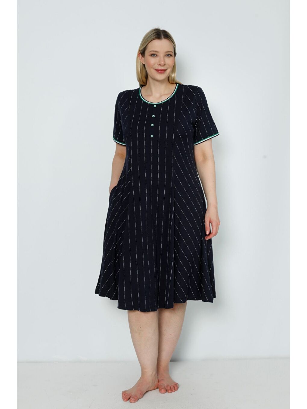 Kadın Lacivert Desenli Düğmeli Cepli Biyeli Büyük Beden Kısa Kollu Pamuklu Elbise-2