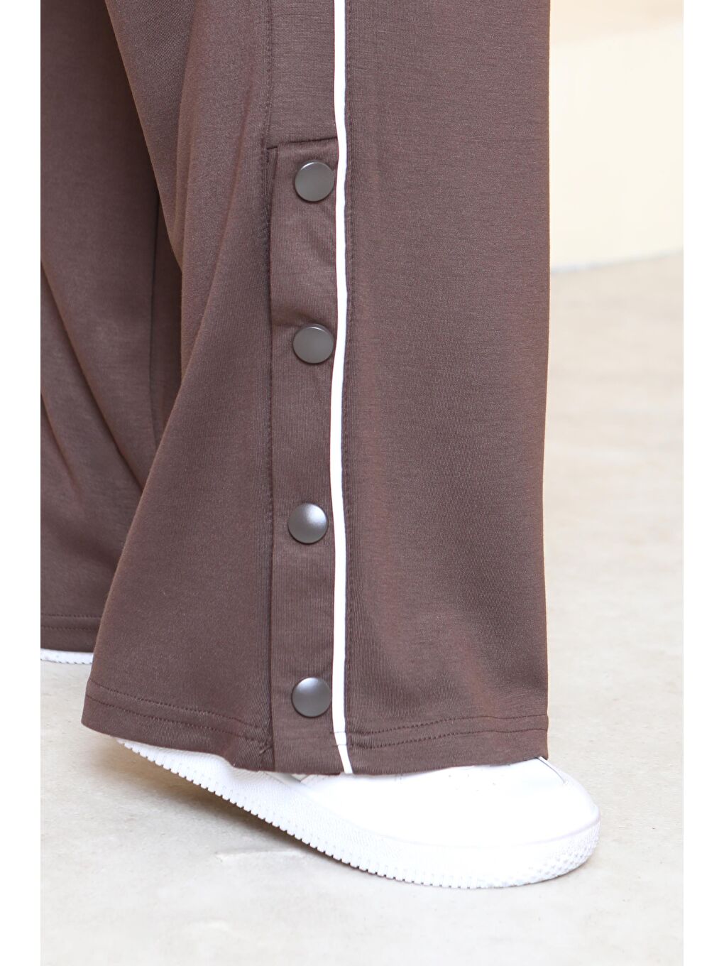 Kahverengi Şetit Ve Çıtcıt Detaylı Modal Pantolon Kahve - 27872-KAHVE-3