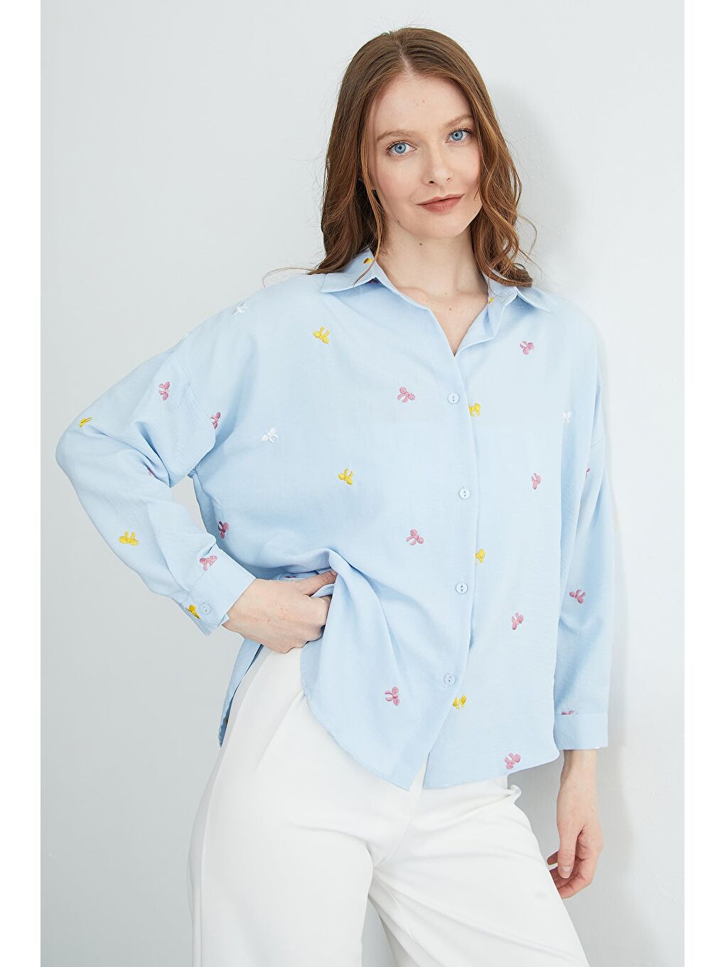 Mavi Fiyonk Nakışlı Oversize Gömlek