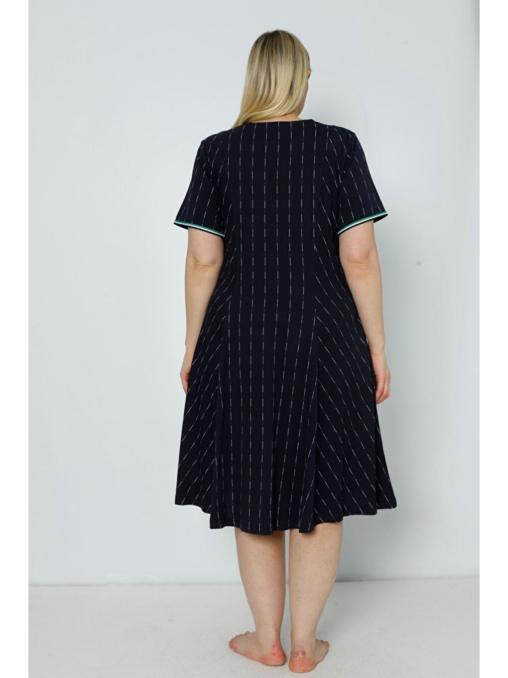 Kadın Lacivert Desenli Düğmeli Cepli Biyeli Büyük Beden Kısa Kollu Pamuklu Elbise-3