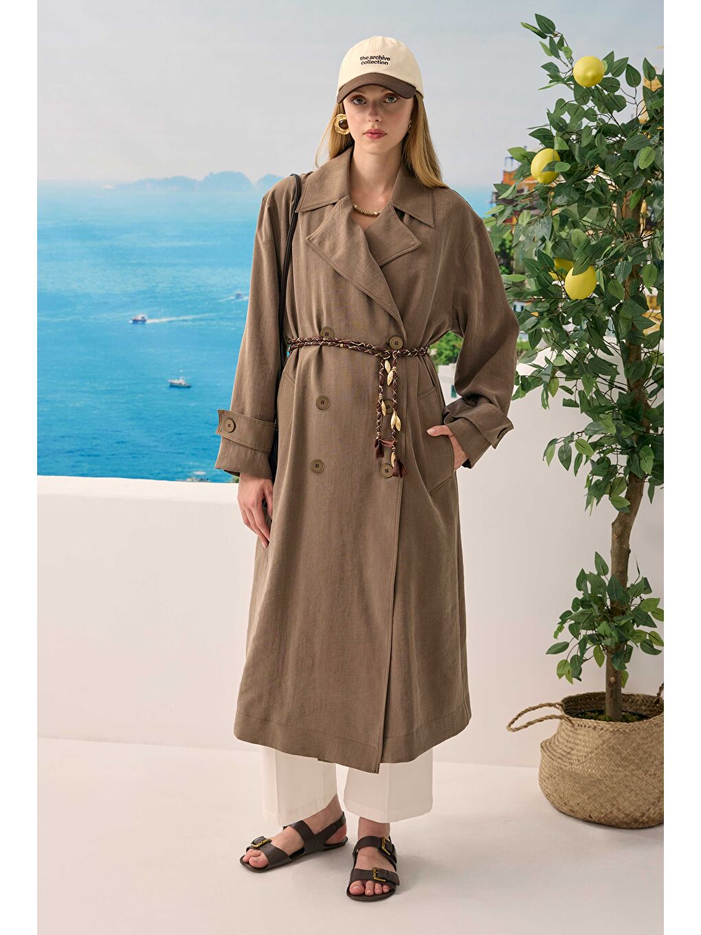Kahverengi Düğmeli Uzun Trençkot Fındık Kabuğu-1