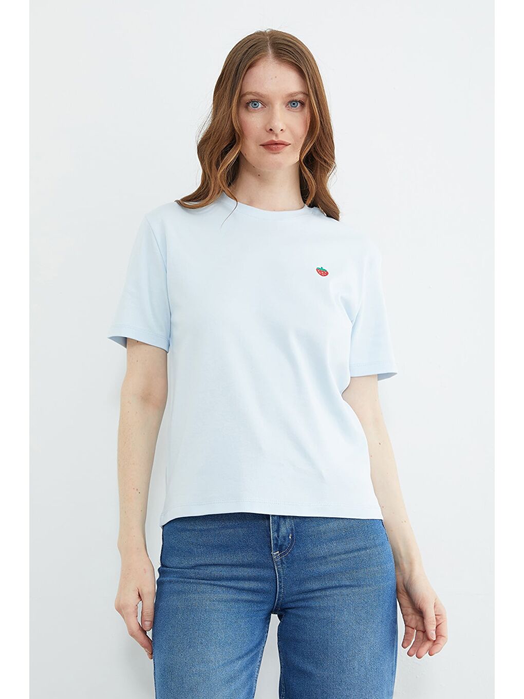 Mavi Çilek Nakışlı Bisiklet Yaka Tişört-1