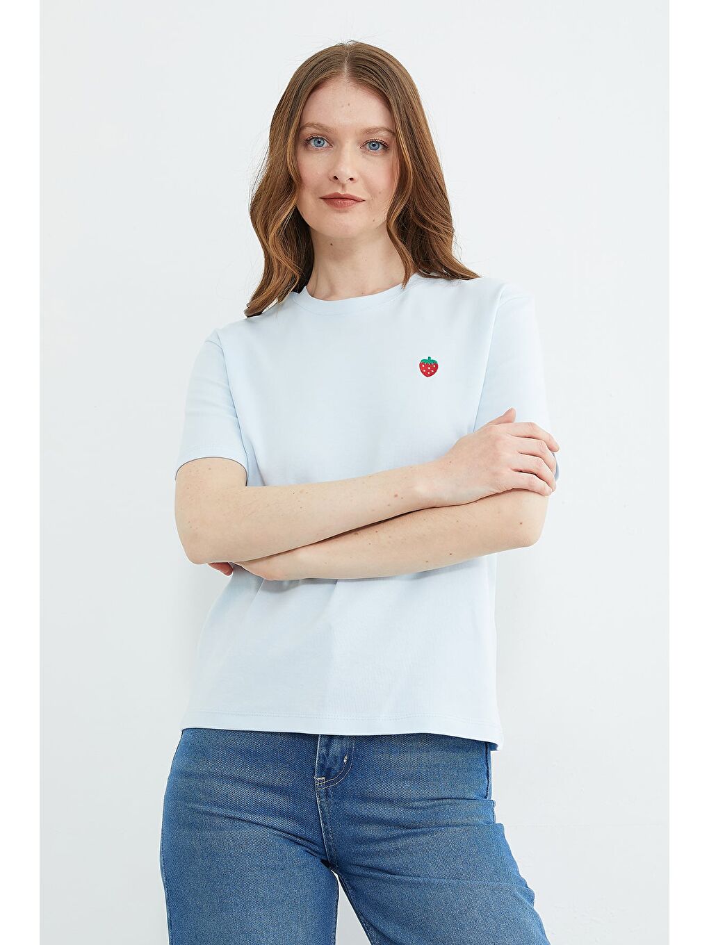 Mavi Çilek Nakışlı Bisiklet Yaka Tişört-2