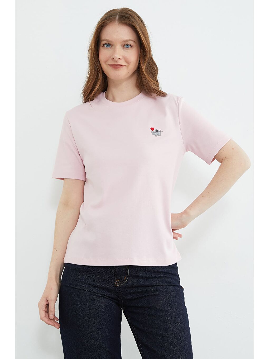 Pembe Fil Nakışlı Bisiklet Yaka Tişört