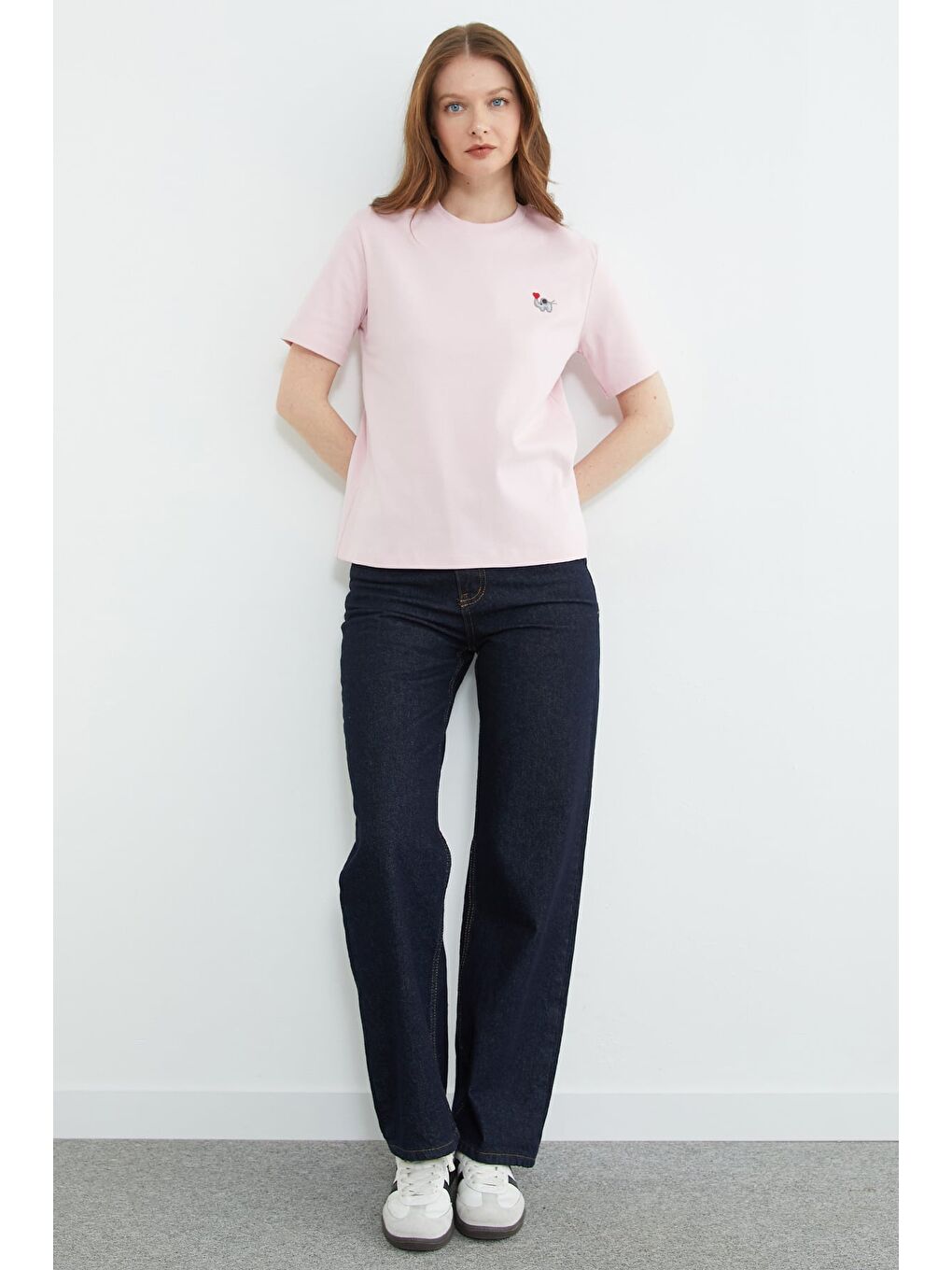 Pembe Fil Nakışlı Bisiklet Yaka Tişört-2