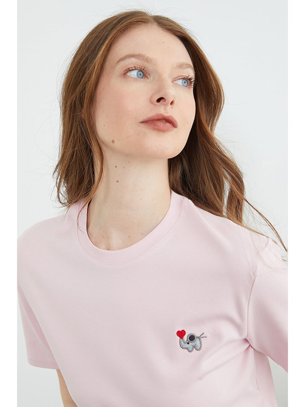 Pembe Fil Nakışlı Bisiklet Yaka Tişört-4