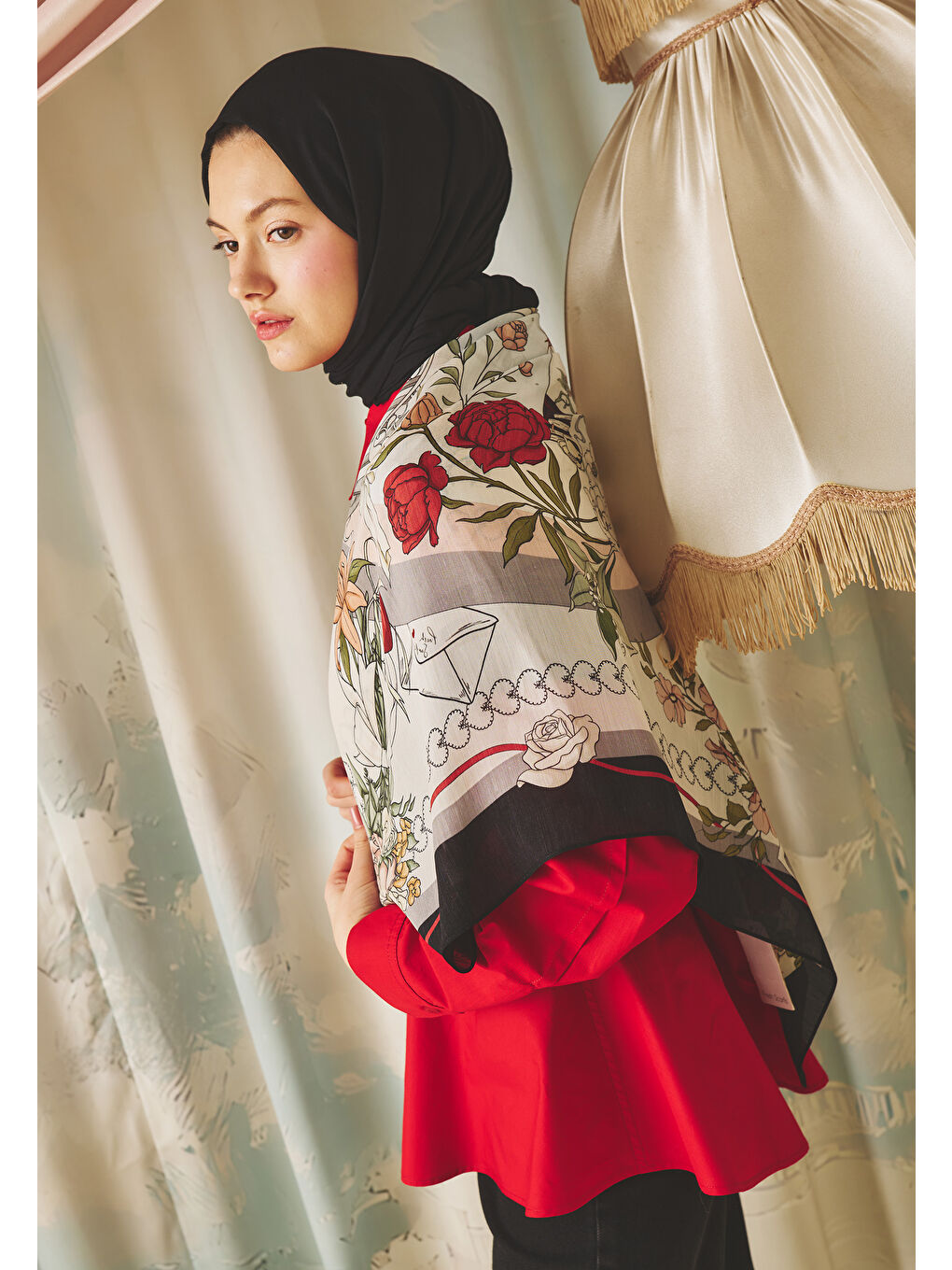 Siyah A CINDIRELLA'S DREAM DESEN FLOŞ VİSKON EŞARP BLACK SWAN-1