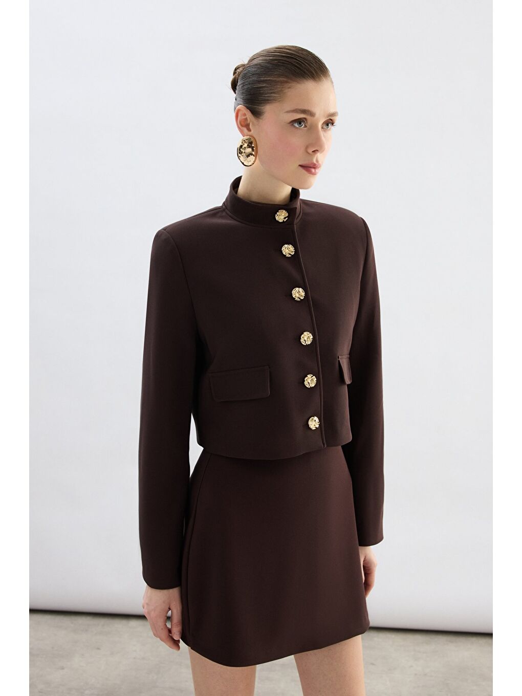 Kahverengi Düğmeli Kısa Ceket - Kahve-1