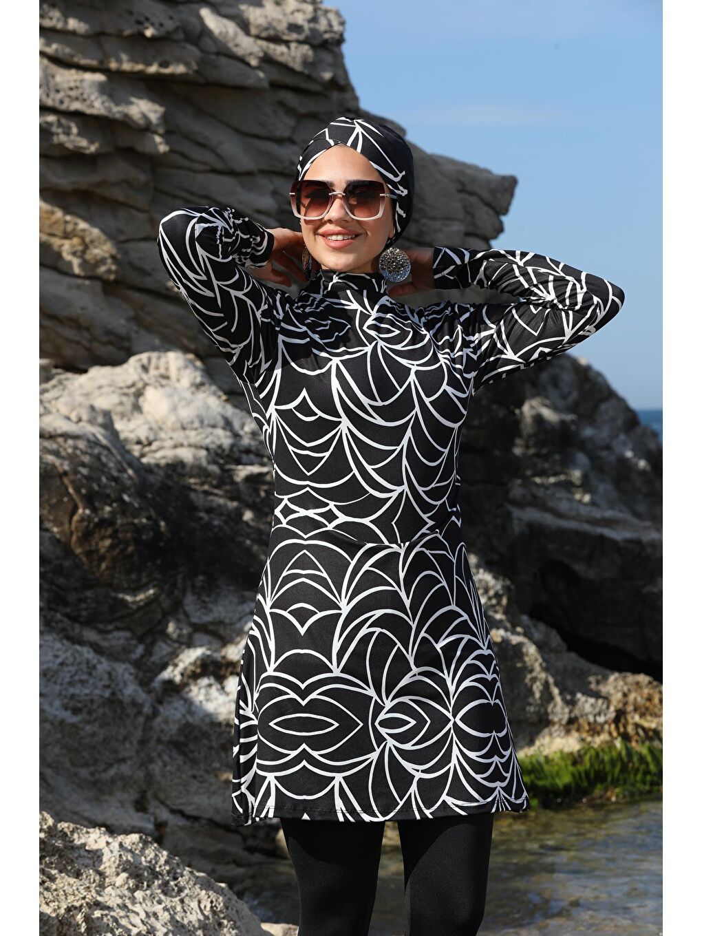 Siyah Çizgili Desen Tasarım Taytlı Kapalı Tesettür Mayo 2270