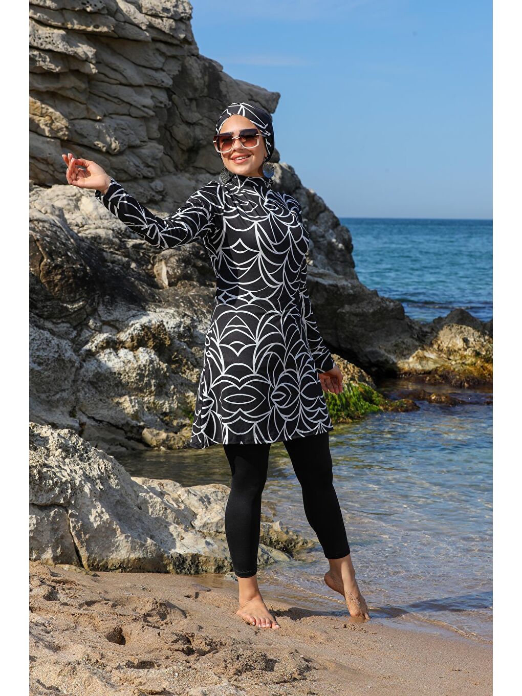 Siyah Çizgili Desen Tasarım Taytlı Kapalı Tesettür Mayo 2270-1