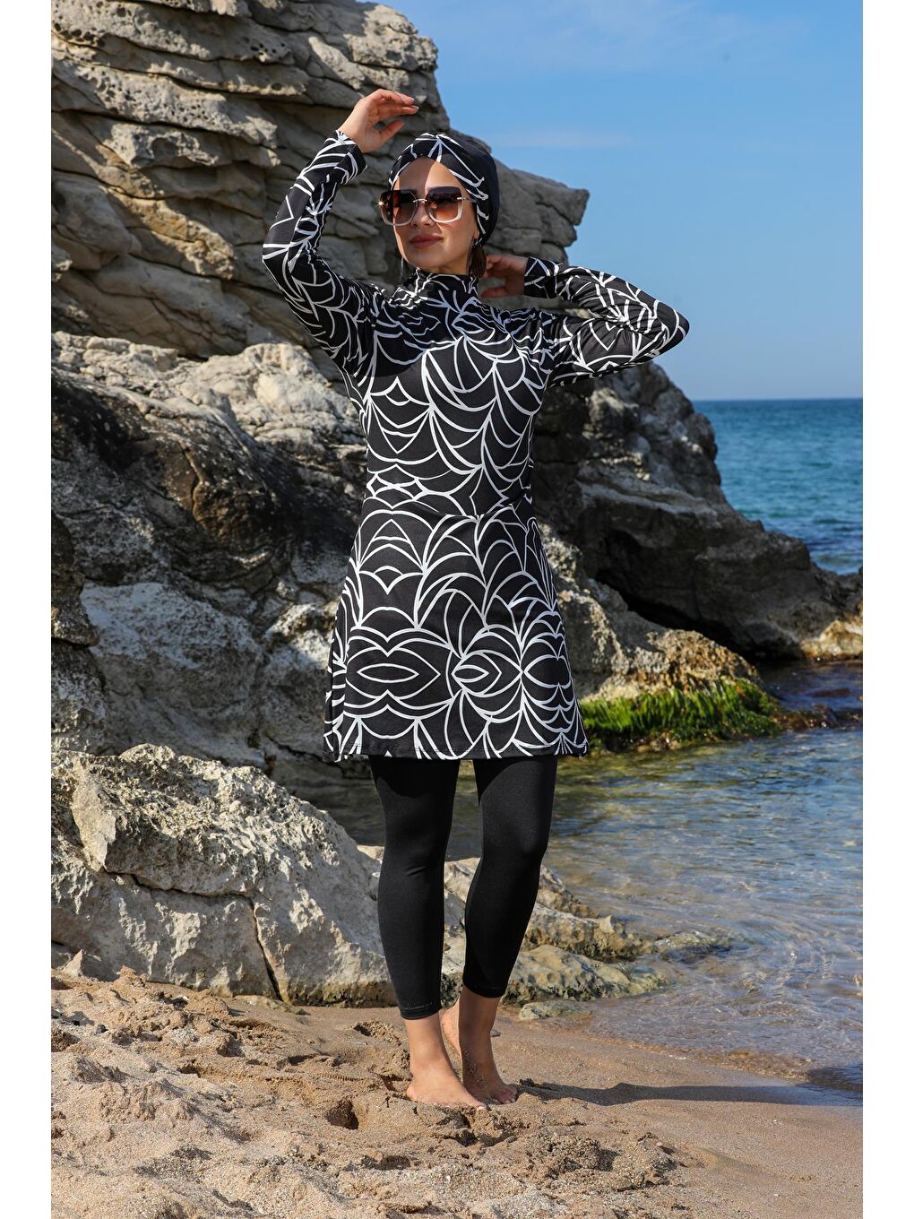 Siyah Çizgili Desen Tasarım Taytlı Kapalı Tesettür Mayo 2270-2