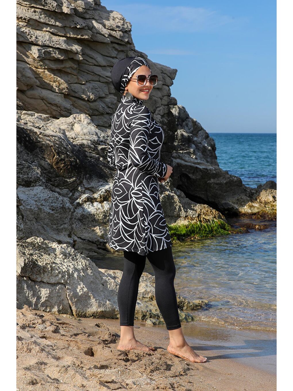 Siyah Çizgili Desen Tasarım Taytlı Kapalı Tesettür Mayo 2270-3