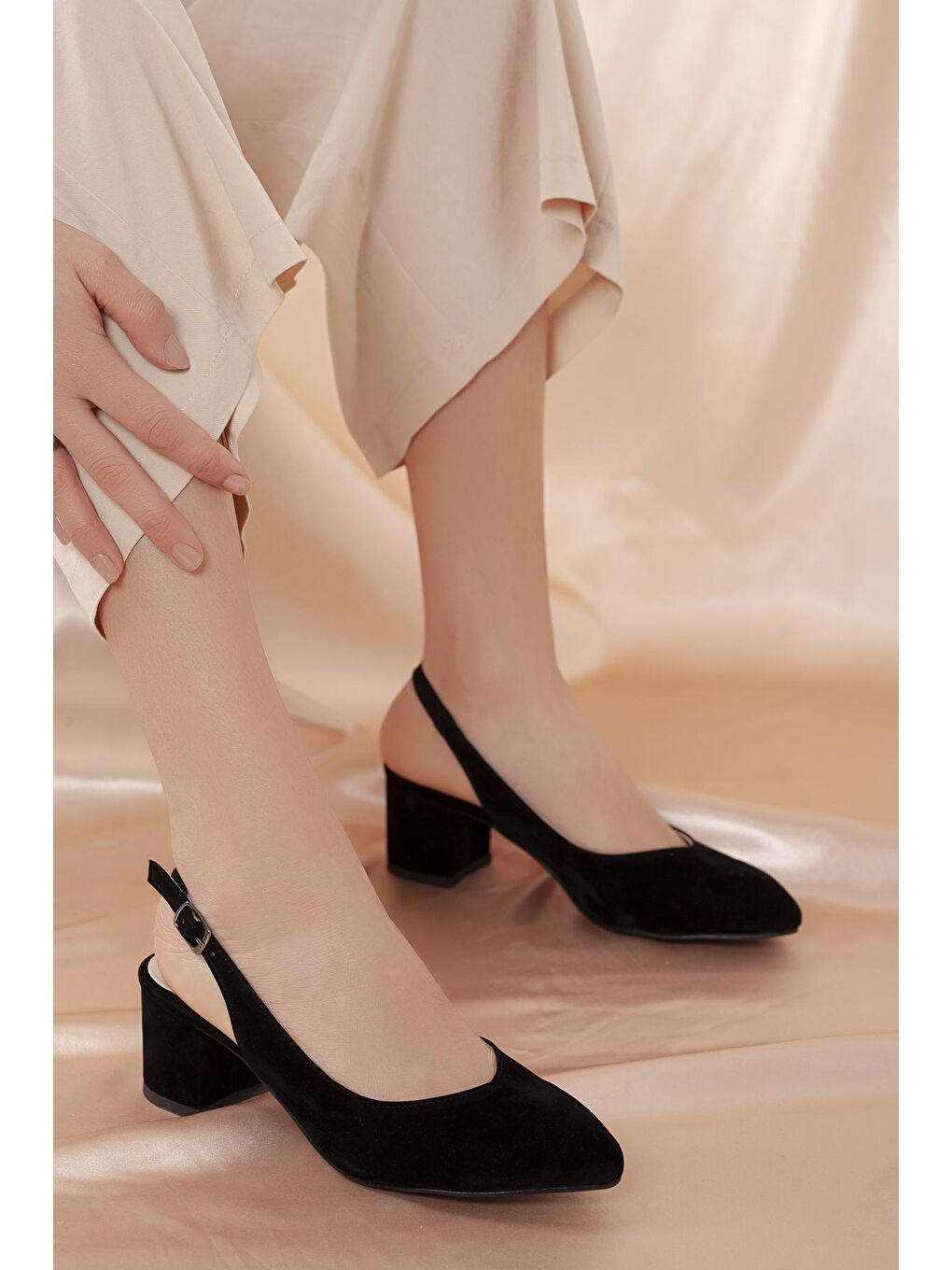 Siyah D725 Günlük Klasik Topuklu Kadın Ayakkabı-3