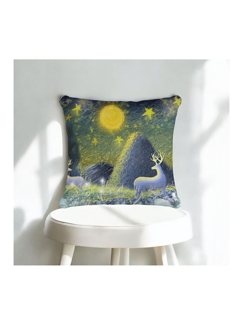 Lacivert Yılbaşı Temalı Yıldızlı Bir Gece Ren Geyiği Dekoratif  Kırlent Kılıfı - Sarı 43x43