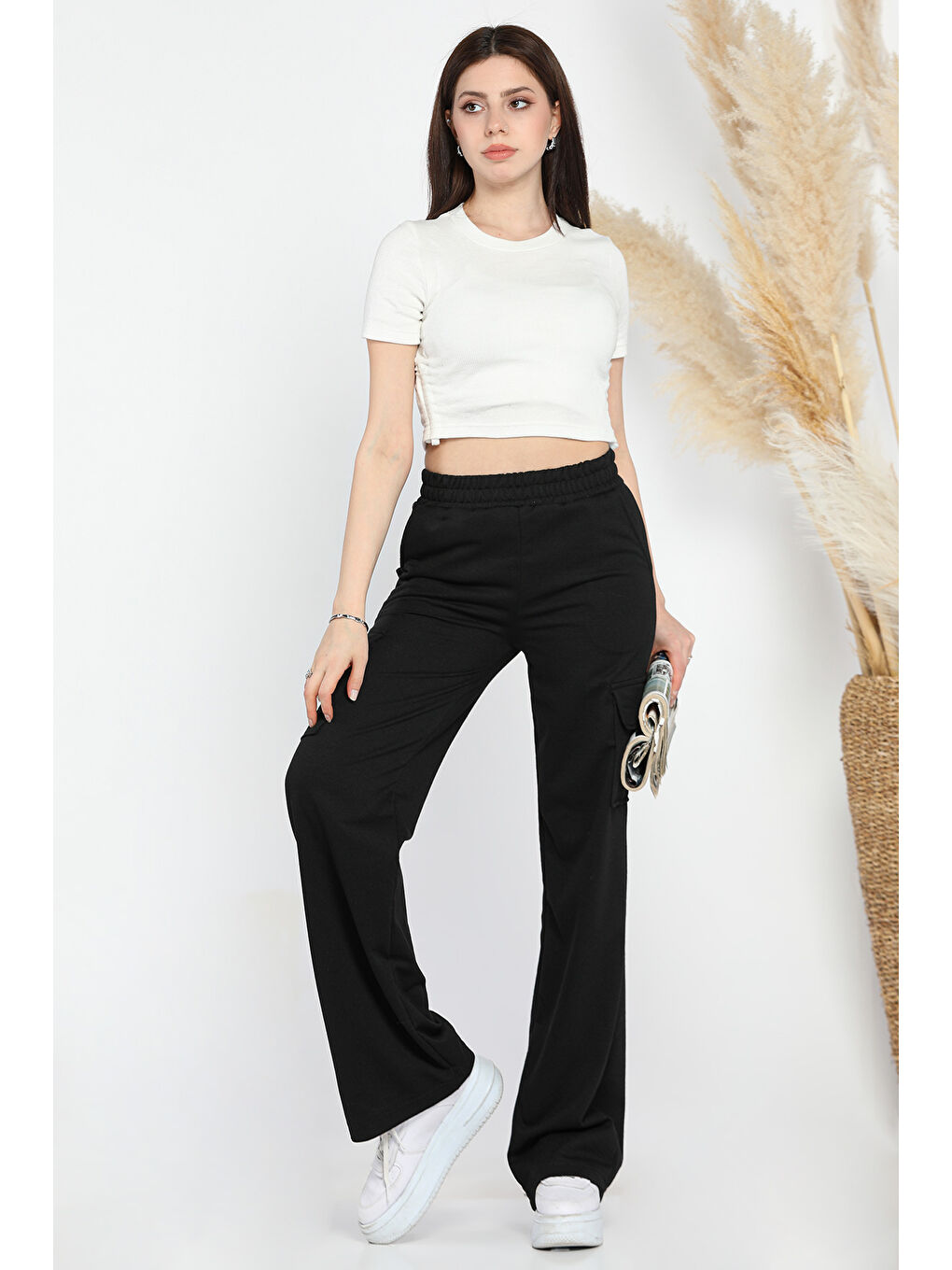 Siyah Kadın Bol Paça Kargo Cepli Eşofman Altı-1