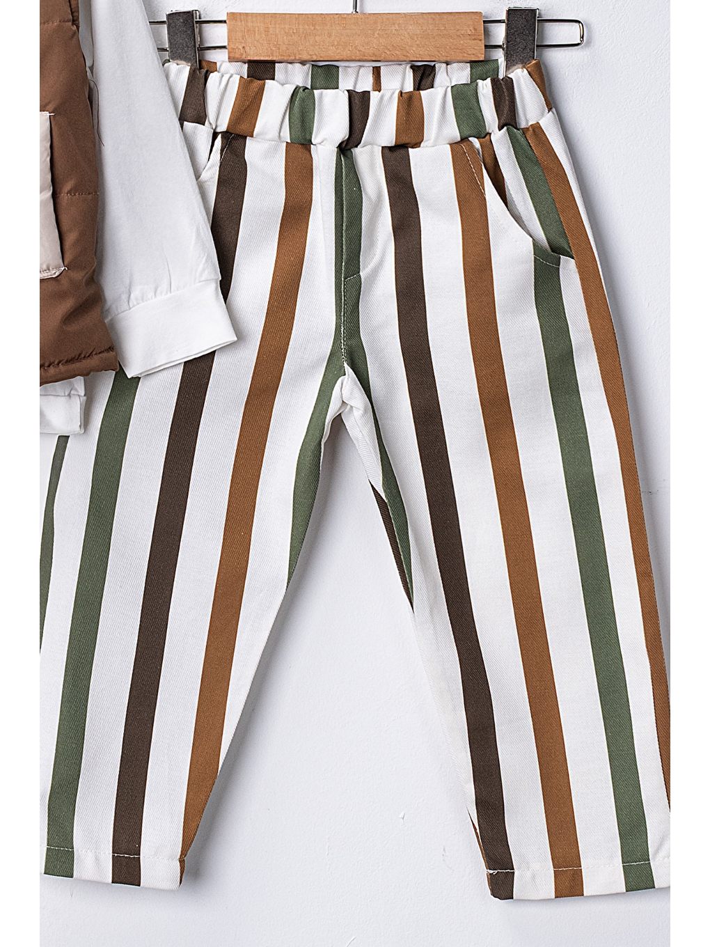 Kahverengi Erkek Çocuk Yelek-Sweatshirt-Çizgili Pantolon 3'lü Takım (2-5 Yaş)-2