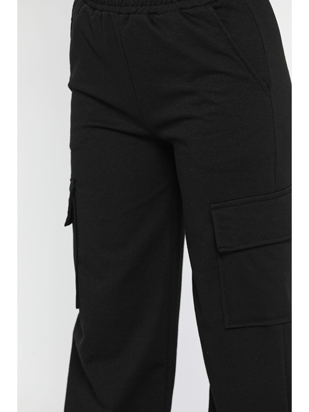 Siyah Kadın Bol Paça Kargo Cepli Eşofman Altı-4