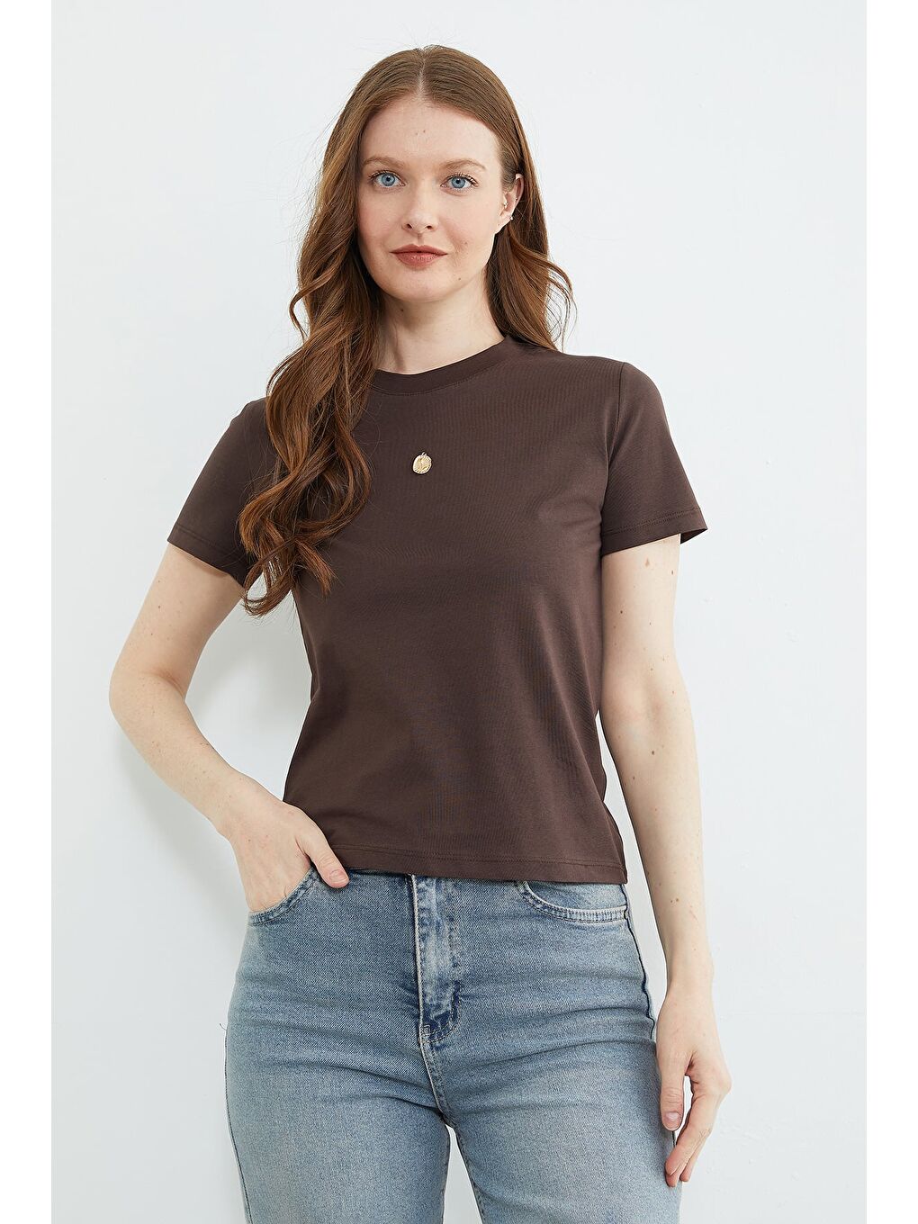 Kahverengi Metal Aksesuarlı Bisiklet Yaka Tişört-2