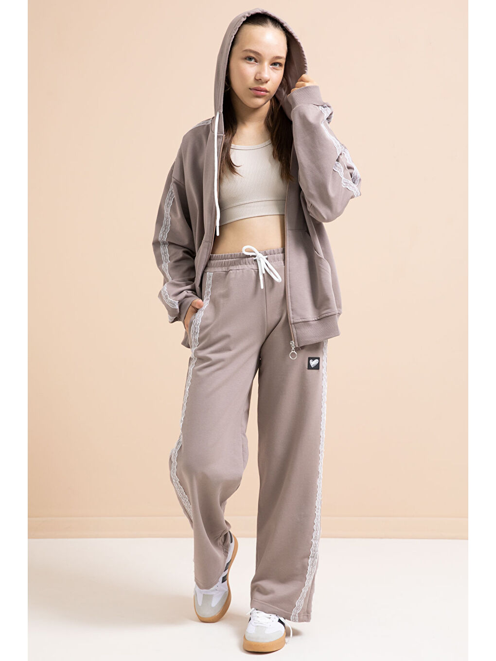 Kahverengi Dantel Şeritli Hırkalı Kız Çocuk 2li Eşofman Takımı 21245-2