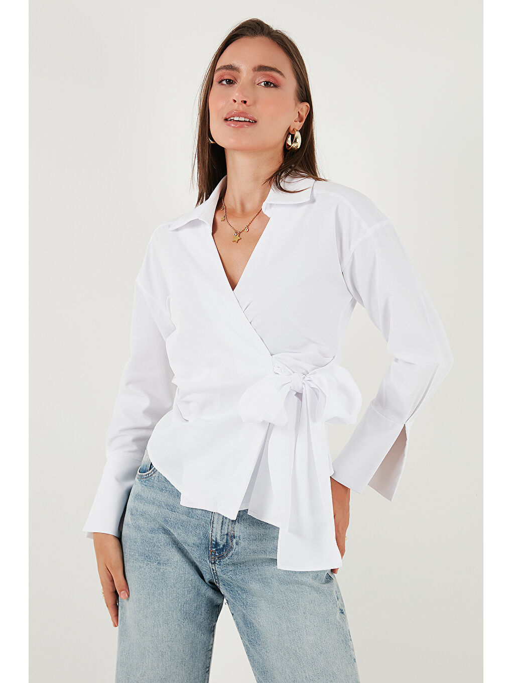 Beyaz Pamuklu Regular Fit Uzun Kollu Bağlama Detaylı Gömlek 65200538-4