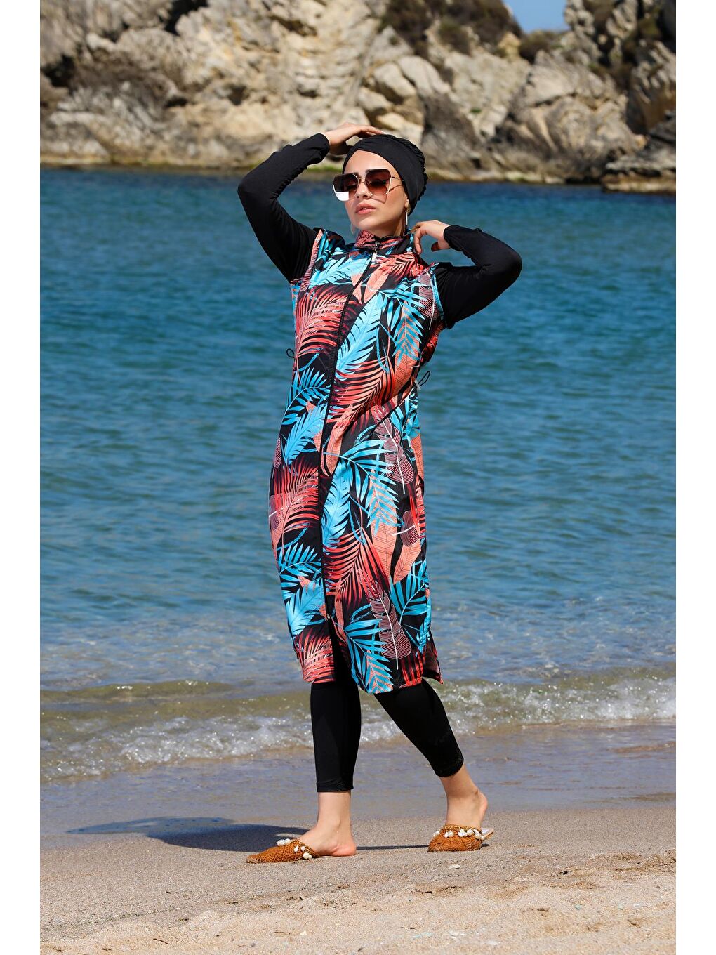 Siyah Renkli Yaprak Desen Uzun Jile Kapalı Tesettür Mayo 2366-3