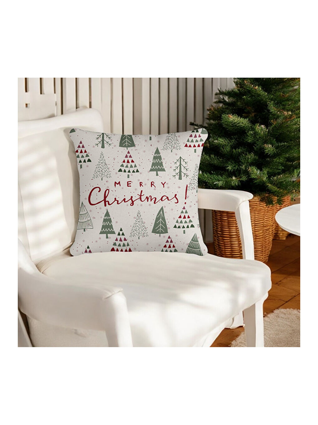 Yeşil Yılbaşı Temalı "Merry Christmas" Yazı Çam Desenli  Baskılı Kırlent Kılıfı - Beyaz 43x43