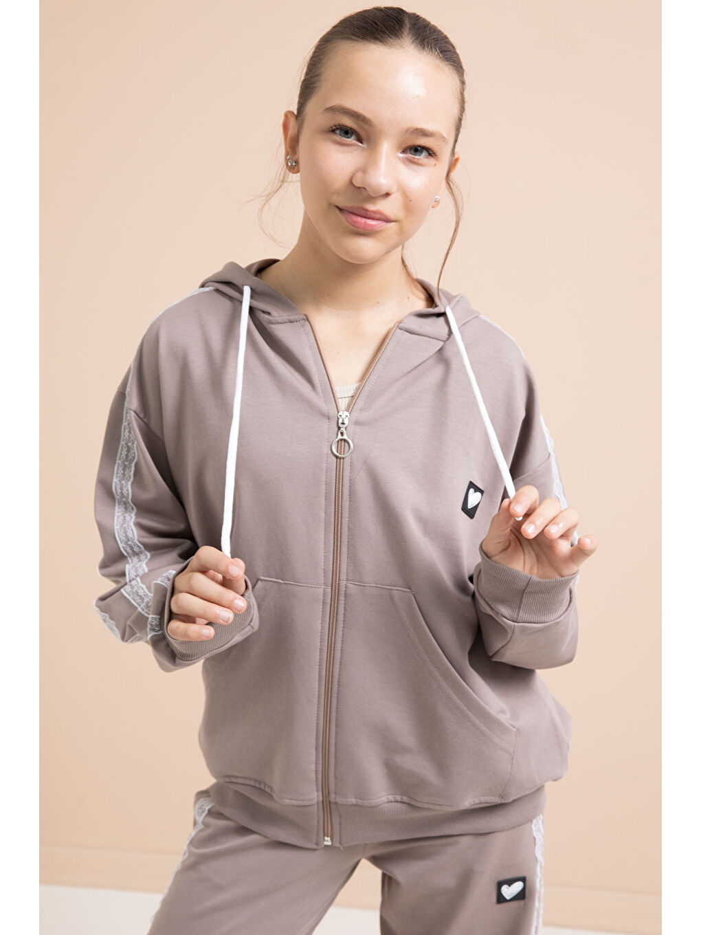 Kahverengi Dantel Şeritli Hırkalı Kız Çocuk 2li Eşofman Takımı 21245