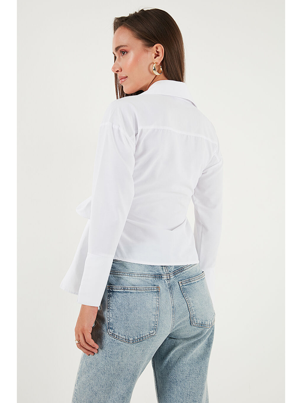 Beyaz Pamuklu Regular Fit Uzun Kollu Bağlama Detaylı Gömlek 65200538-5