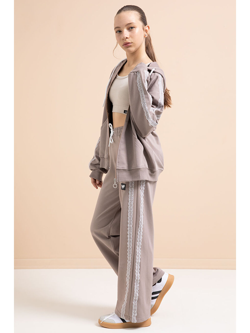 Kahverengi Dantel Şeritli Hırkalı Kız Çocuk 2li Eşofman Takımı 21245-3