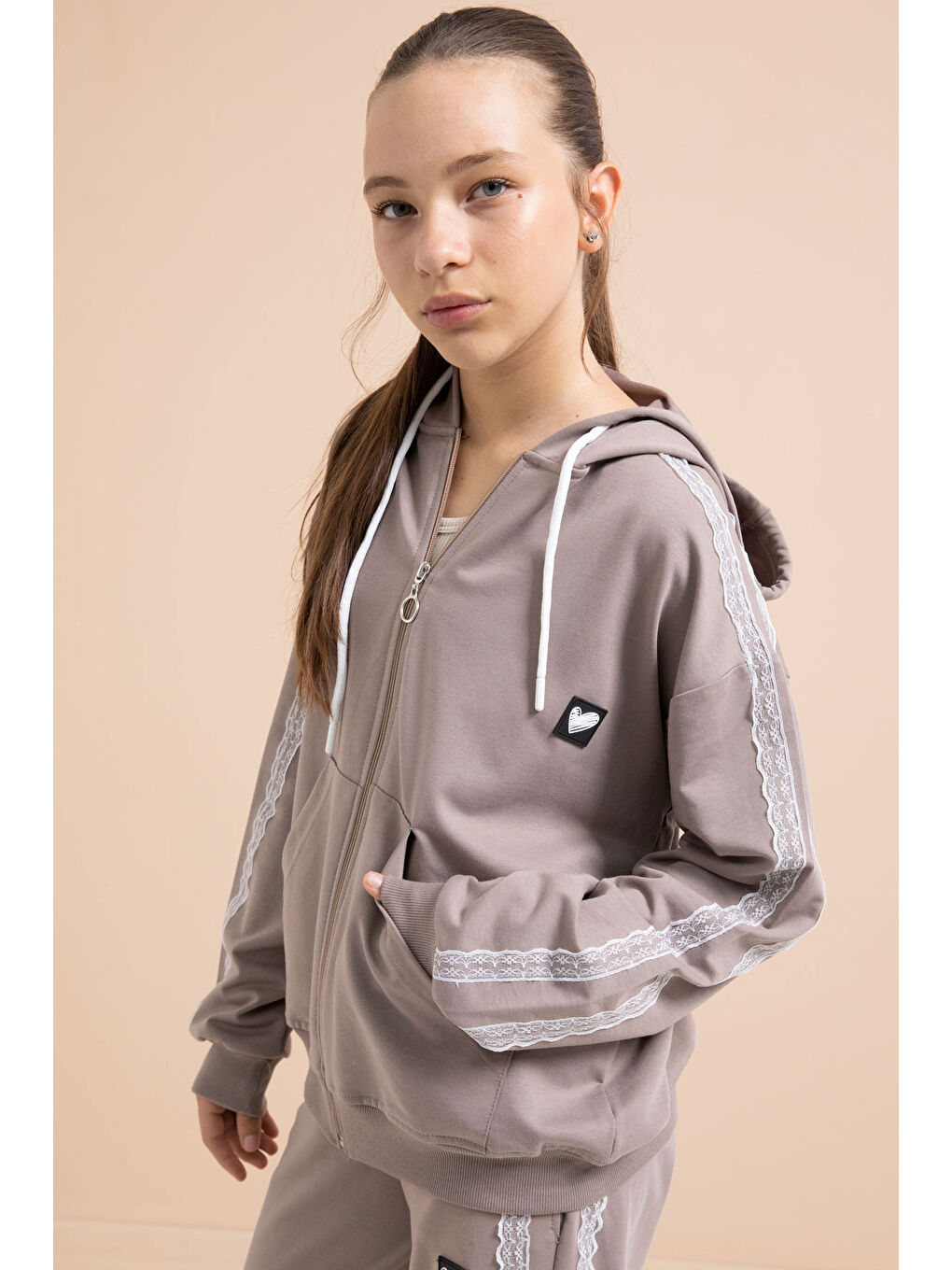 Kahverengi Dantel Şeritli Hırkalı Kız Çocuk 2li Eşofman Takımı 21245-1