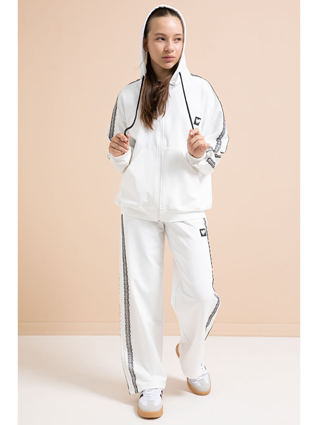 Beyaz Dantel Şeritli Hırkalı Kız Çocuk 2li Eşofman Takımı 21246